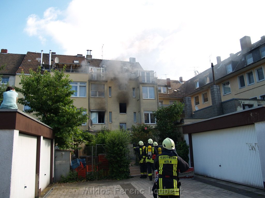 Brand Wohnung mit Menschenrettung Koeln Vingst Ostheimerstr  P012.JPG